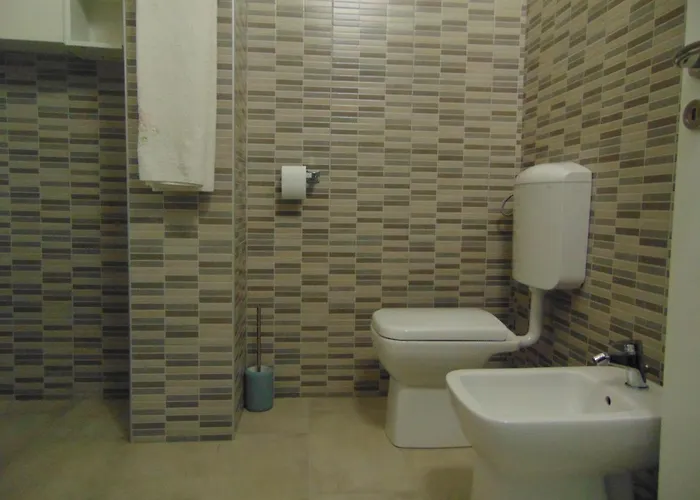 Casa Dante Alighieri, B